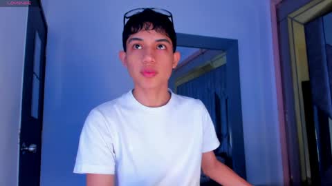 Snapshot of sebax_00 chatting on 05/18/26, 08:36 Sebastian online show from 05/18/26, 08:36