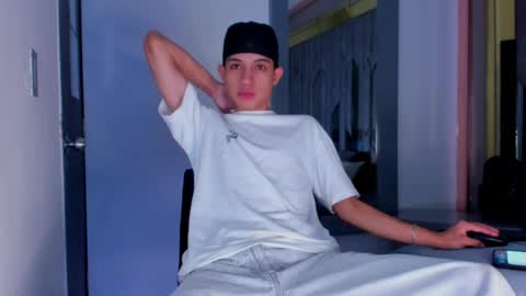 Snapshot of sebax_00 chatting on 05/22/26, 08:47 Sebastian online show from 05/22/26, 08:47