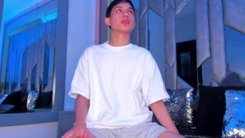 Snapshot of sebax_00 chatting on 05/27/26, 08:17 Sebastian online show from 05/27/26, 08:17