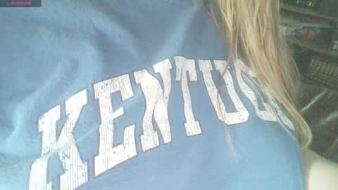 Snapshot of secret18slaveanon chatting on 12/13/24, 06:38 Sunny online show from 12/13/24, 06:38