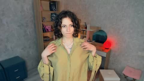Mia online show from 05/16/26, 10:36