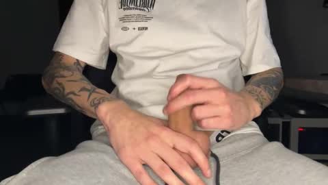 Snapshot of secretlust96 chatting on 01/09/26, 04:10 secretlust96 online show from 01/09/26, 04:10