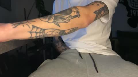 Snapshot of secretlust96 chatting on 01/14/26, 01:00 secretlust96 online show from 01/14/26, 01:00