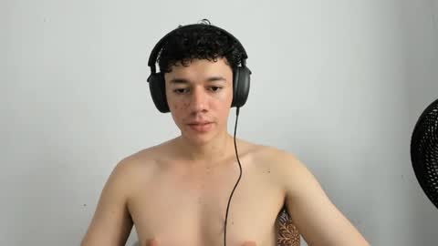 Snapshot of seder_4 chatting on 06/15/26, 06:43 Sebas online show from 06/15/26, 06:43