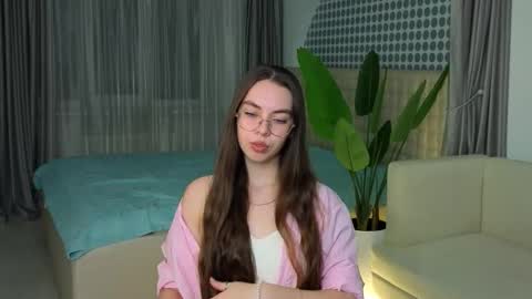 Mia online show from 12/15/25, 04:11