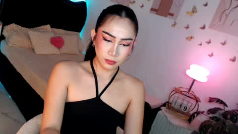 Snapshot of seductive_vana chatting on 06/18/26, 06:01 Vanessa online show from 06/18/26, 06:01