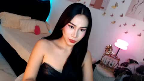 Snapshot of seductive_vana chatting on 06/29/26, 10:15 Vanessa online show from 06/29/26, 10:15