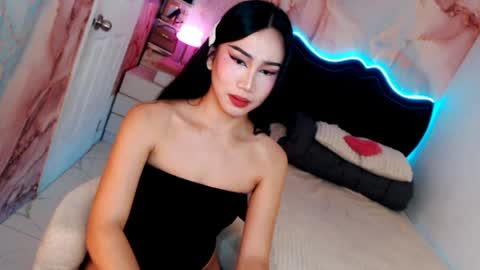 Snapshot of seductive_vana chatting on 07/14/26, 02:05 Vanessa online show from 07/14/26, 02:05