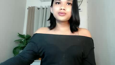 Snapshot of seductivedeluxe69 chatting on 06/04/26, 04:35 Deluxe online show from 06/04/26, 04:35