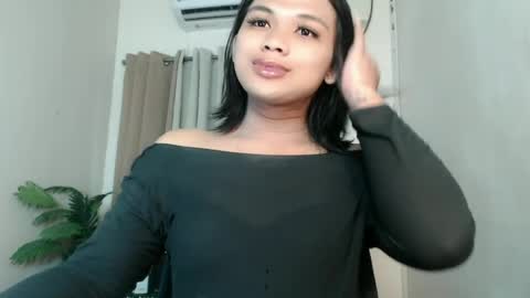 Snapshot of seductivedeluxe69 chatting on 06/14/26, 04:58 Deluxe online show from 06/14/26, 04:58