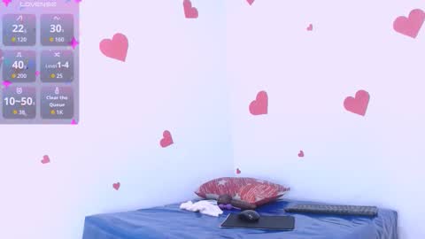 Estefany online show from 10/30/25, 01:01