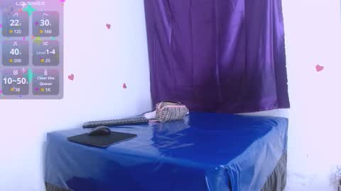 Estefany online show from 11/24/25, 01:11