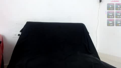 Snapshot of seductivespellvagina80 chatting on 05/23/26, 10:19 Estefany online show from 05/23/26, 10:19