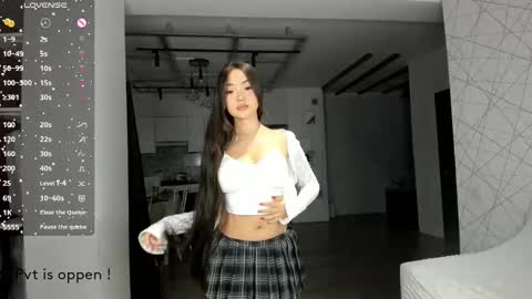 Akira Youri online show from 10/10/25, 12:04