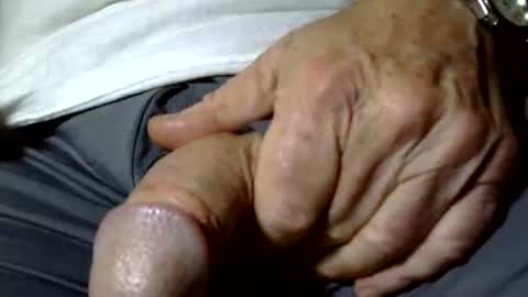 Snapshot of seeus24 chatting on 10/19/25, 10:32 seeus24 online show from 10/19/25, 10:32