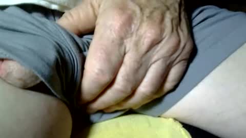 Snapshot of seeus24 chatting on 11/04/25, 04:00 seeus24 online show from 11/04/25, 04:00