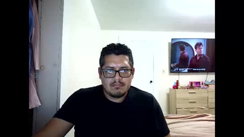 Snapshot of seguridadutm chatting on 04/23/26, 01:40 Morenita Rica online show from 04/23/26, 01:40