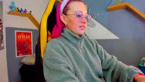 Yeyis  online show from 11/28/25, 05:26