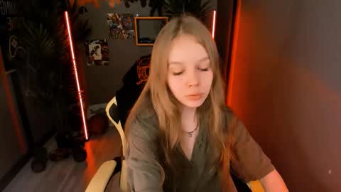 Snapshot of selen_hells_weet chatting on 10/20/25, 03:45 Selena online show from 10/20/25, 03:45