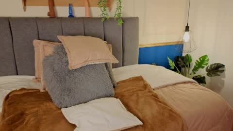 Call me S E L E N A   online show from 03/31/26, 07:25