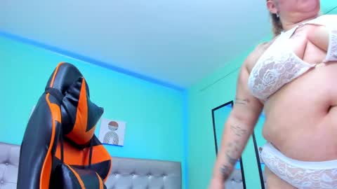 Selena online show from 03/11/25, 01:26