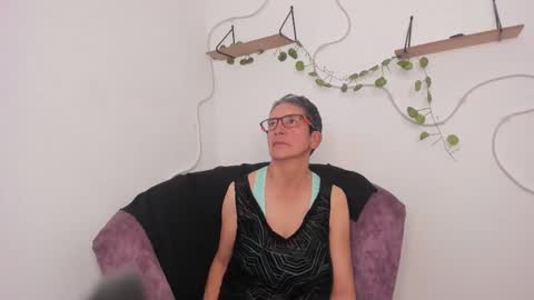 Selena online show from 11/19/25, 06:52