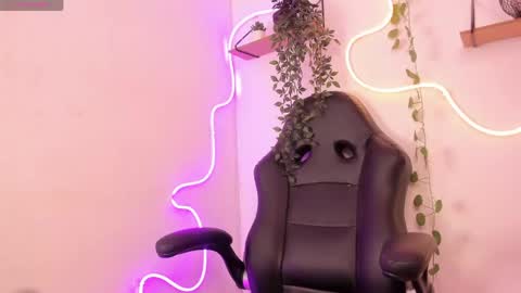 Selena online show from 04/15/26, 11:17