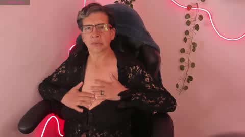 Selena online show from 04/16/26, 11:22