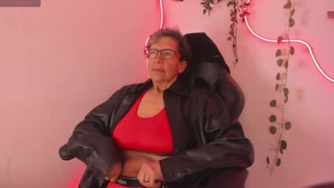 Snapshot of selena_ferreira chatting on 04/20/26, 11:13 Selena online show from 04/20/26, 11:13