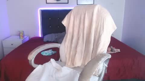Snapshot of selena_hotmilf chatting on 04/29/26, 05:52 Selena online show from 04/29/26, 05:52