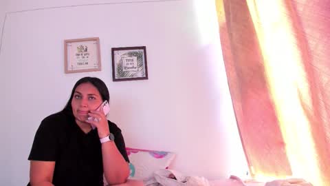 Snapshot of selena_jhonson1 chatting on 11/17/25, 01:50 Karen online show from 11/17/25, 01:50