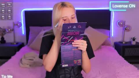 Selena Lily online show from 09/19/25, 05:53