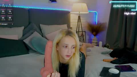 Selena Lily online show from 10/09/25, 01:09