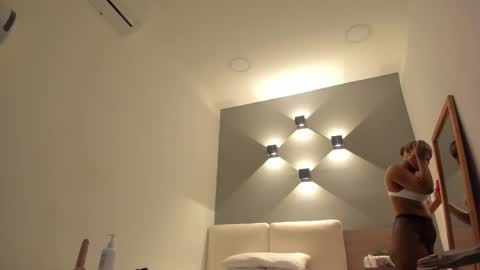 Selena online show from 11/06/25, 11:00