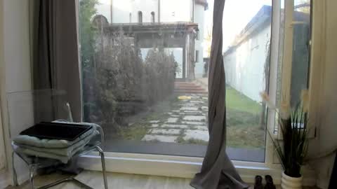 Snapshot of selena_reeves chatting on 02/10/25, 01:01 Selena online show from 02/10/25, 01:01