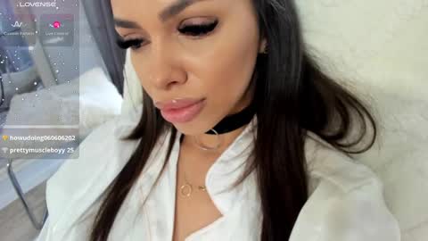 Snapshot of selena_reeves chatting on 03/07/25, 12:01 Selena online show from 03/07/25, 12:01