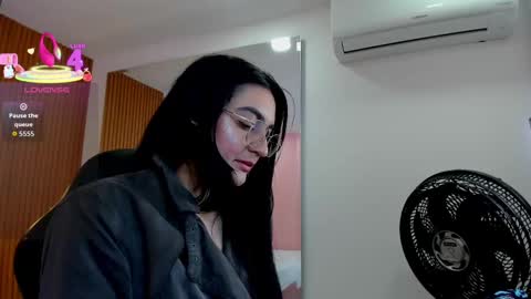 Snapshot of selena_rous chatting on 09/25/25, 01:37 Selena Rous online show from 09/25/25, 01:37