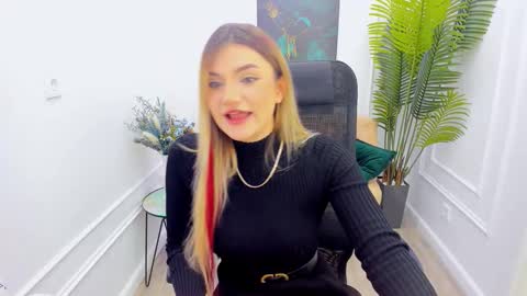 selenaemoore online show from 09/13/25, 11:32