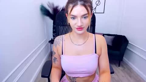 selenaemoore online show from 09/17/25, 04:58