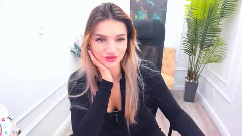 selenaemoore online show from 09/29/25, 07:40