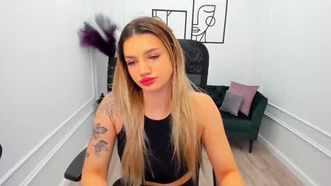 selenaemoore online show from 10/03/25, 03:36