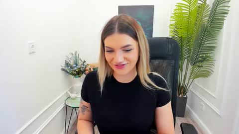 selenaemoore online show from 10/05/25, 07:45