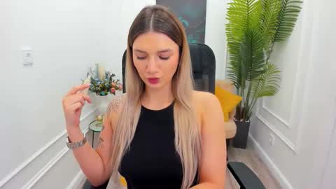 selenaemoore online show from 11/14/25, 07:45