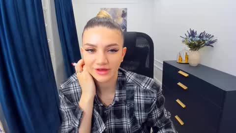 selenaemoore online show from 02/21/26, 05:08