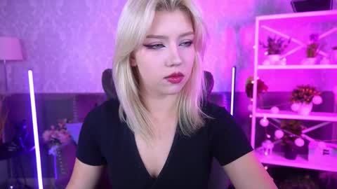 selenairis online show from 09/15/25, 06:13