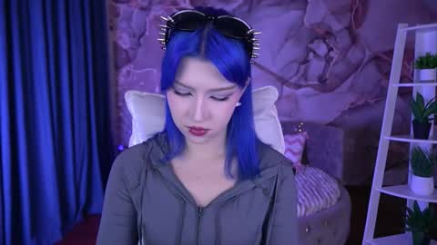 selenairis online show from 11/13/25, 09:47