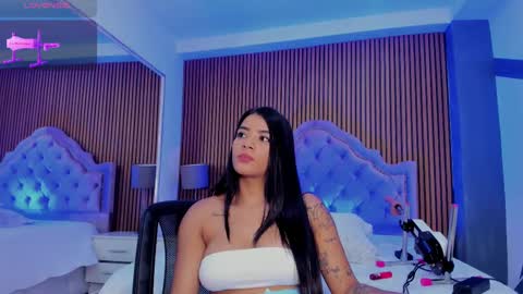 selenastonne online show from 09/17/25, 08:54