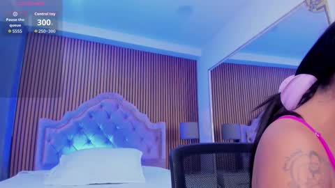 selenastonne online show from 10/28/25, 08:11