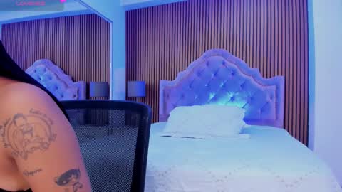 selenastonne online show from 11/23/25, 12:49