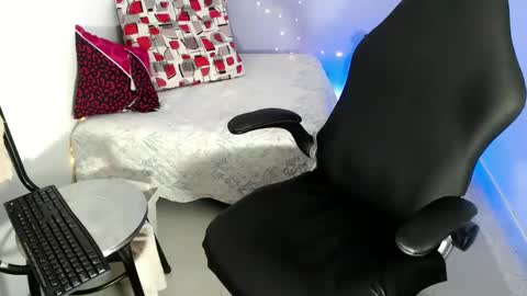 selene online show from 01/31/25, 03:55